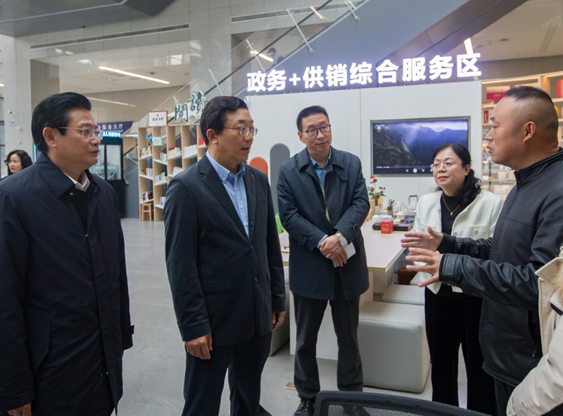 中华全国供销合作总社党组成员、理事会副主任陈祖新一行到四川调研供销社工作